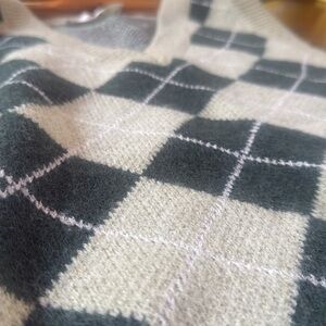 Argyle Pattern Sleeveless Sweater Vest by American threads M